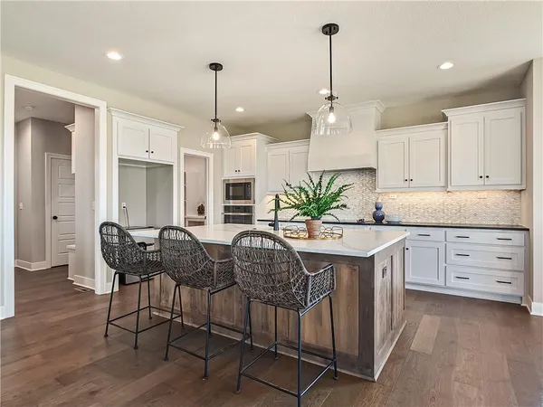 $695,950 | 9300 Zarda Drive, Lenexa, KS 66227