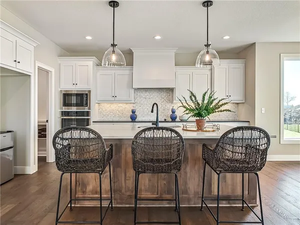 $695,950 | 9300 Zarda Drive, Lenexa, KS 66227