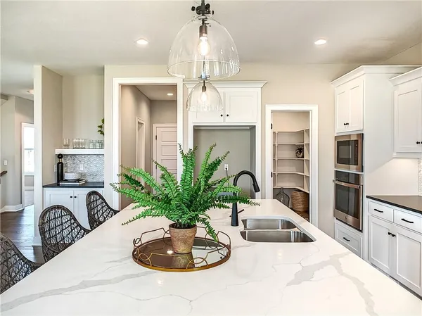 $695,950 | 9300 Zarda Drive, Lenexa, KS 66227