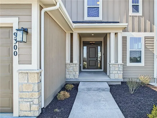 $695,950 | 9300 Zarda Drive, Lenexa, KS 66227
