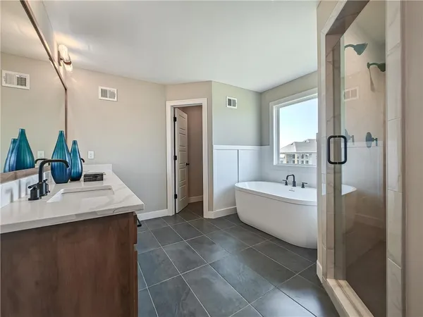 $695,950 | 9300 Zarda Drive, Lenexa, KS 66227
