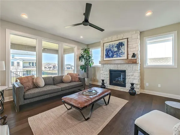 $695,950 | 9300 Zarda Drive, Lenexa, KS 66227