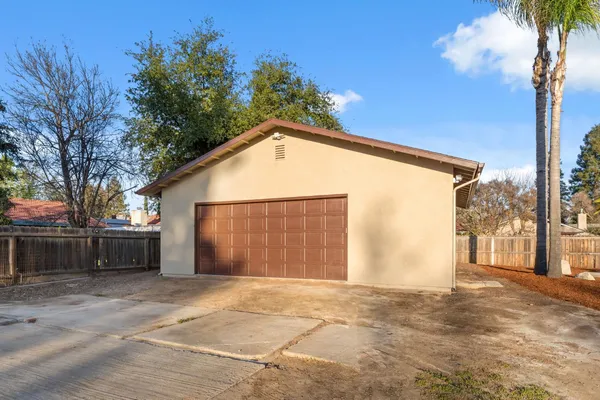 $750,000 | 2325 Sierra Avenue, Clovis, CA 93611