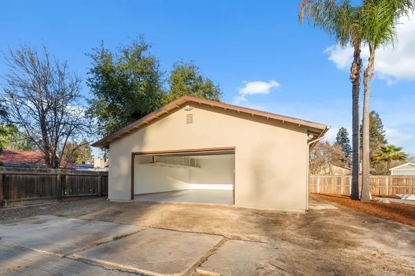 $750,000 | 2325 Sierra Avenue, Clovis, CA 93611