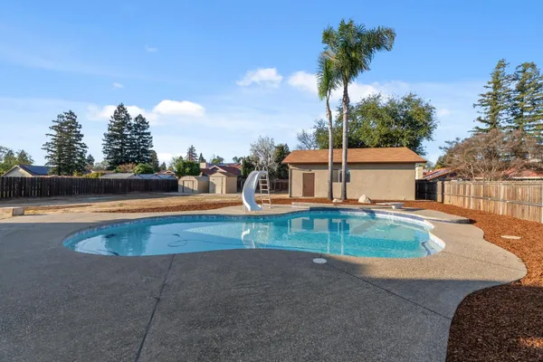 $750,000 | 2325 Sierra Avenue, Clovis, CA 93611
