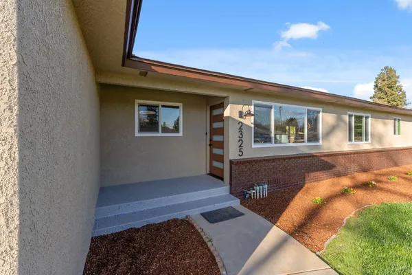 $750,000 | 2325 Sierra Avenue, Clovis, CA 93611