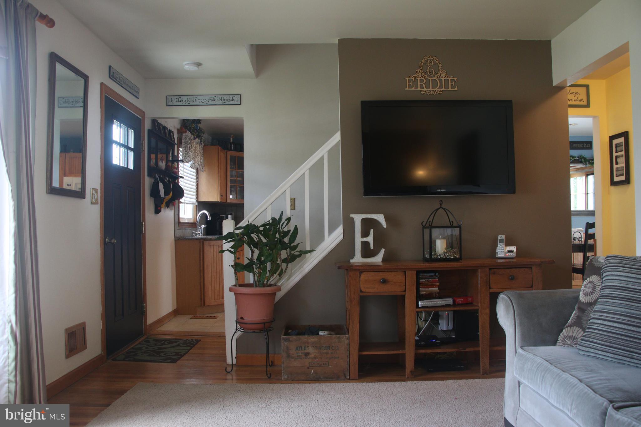 40 Falmouth Road Hamilton, NJ 08620 - Photo 3 of 24 Living Room