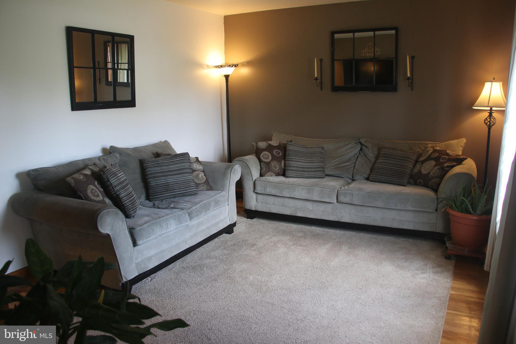40 Falmouth Road Hamilton, NJ 08620 - Photo 4 of 24 Living Room