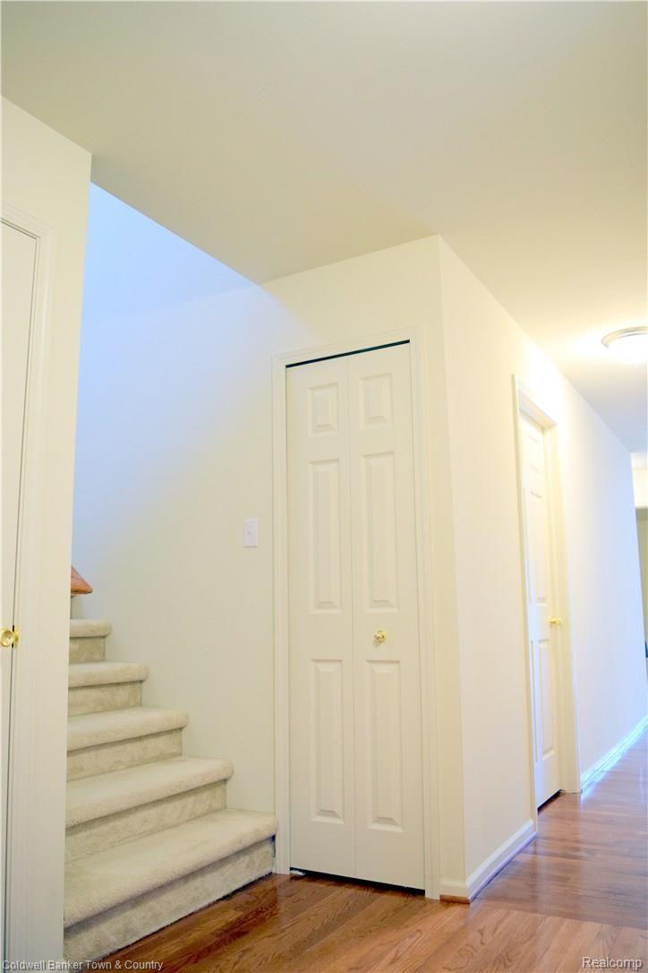 4645 Summer Ridge Drive Howell, MI 48843 - Photo 4 of 24 Foyer.jpg