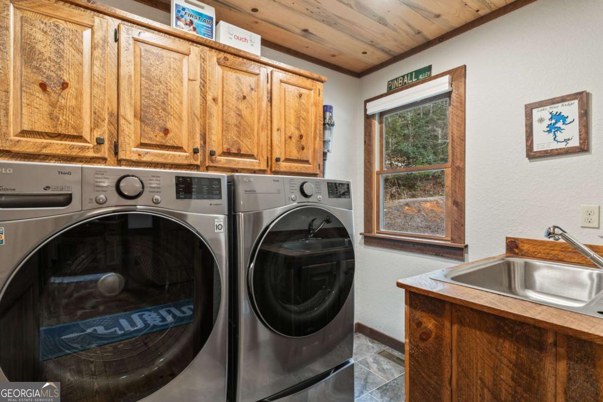 15 Bootleg Mountain Road, Unit 11 Morganton, GA 30560 - Photo 33 of 67 a utility room with dryer and washer