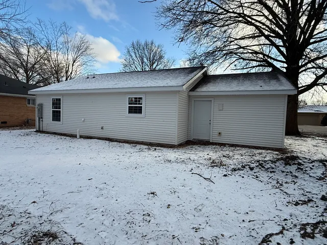 $199,900 | 1106 Mitchem Drive, Urbana, IL 61801