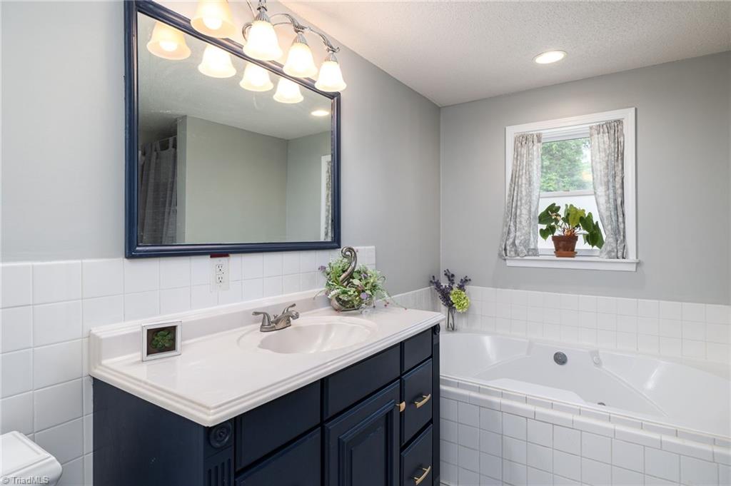 550 Pannel Road Reidsville, NC 27320 - Photo 18 of 40 Primary Bathroom