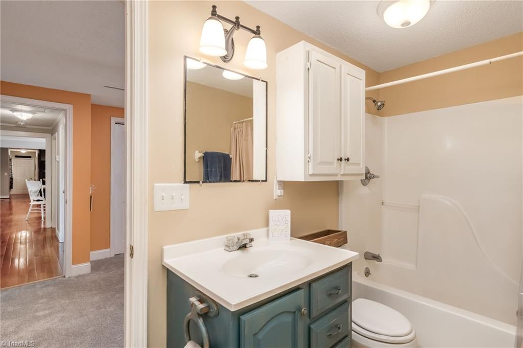 550 Pannel Road Reidsville, NC 27320 - Photo 20 of 40 Guest Bathroom 2