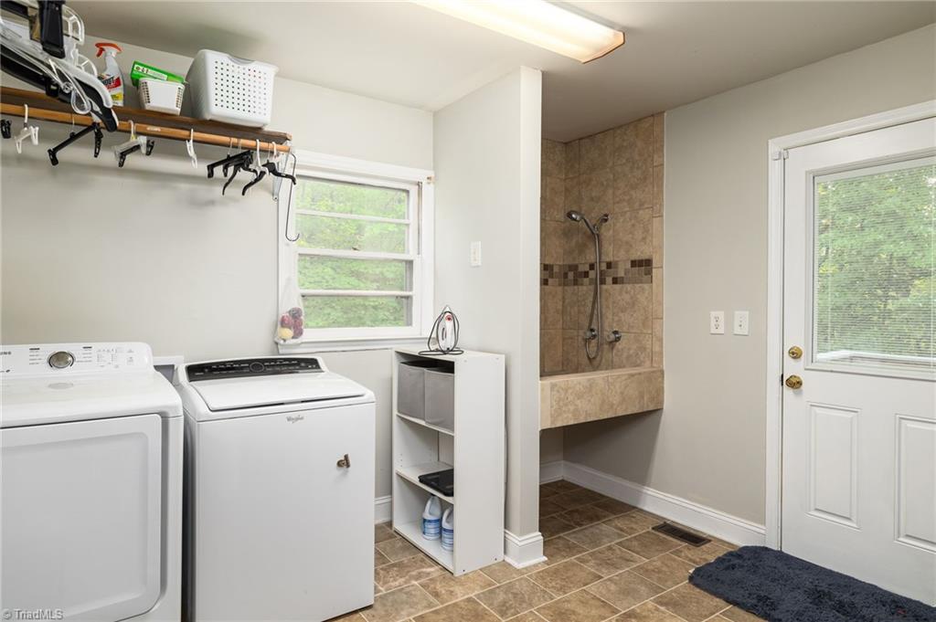 550 Pannel Road Reidsville, NC 27320 - Photo 23 of 40 Laundry Room