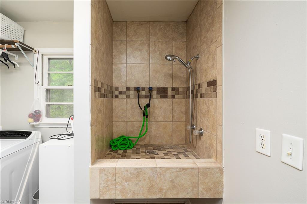 550 Pannel Road Reidsville, NC 27320 - Photo 24 of 40 Laundry Room w/Wash Station