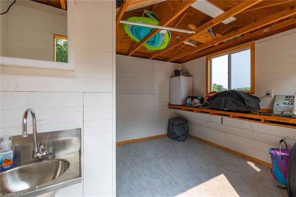 550 Pannel Road Reidsville, NC 27320 - Photo 34 of 40 Pool House with Toilet and Sink