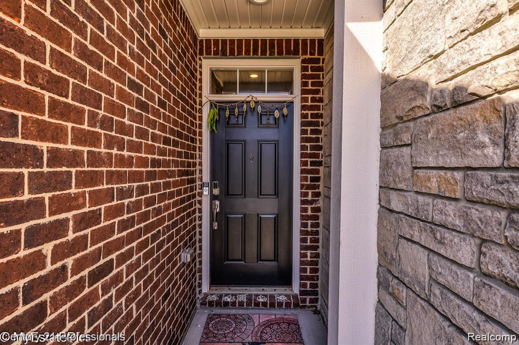 43646 Prospect Lane Novi, MI 48375 - Photo 2 of 39