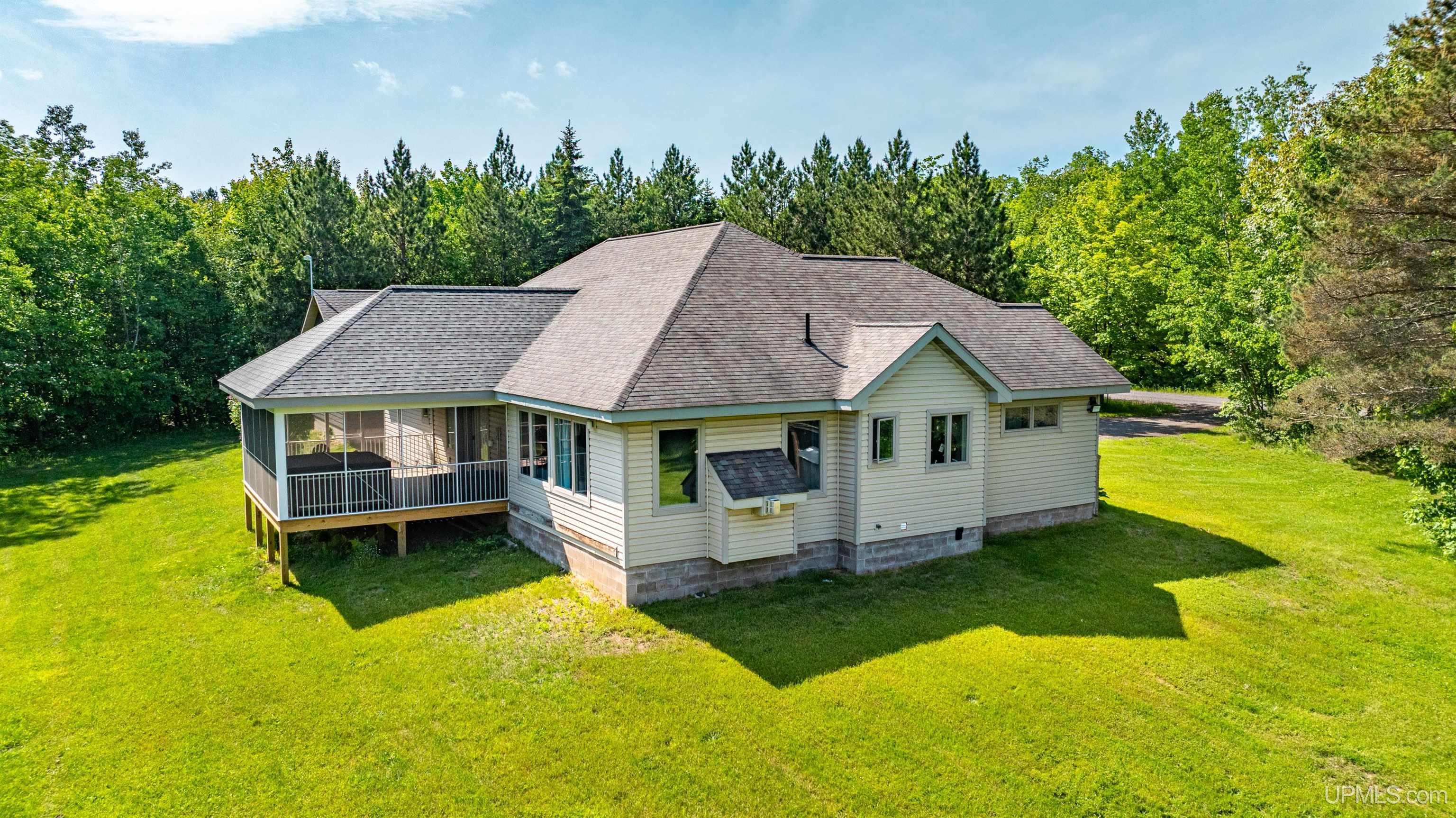 24321 Forsman Road Hancock, MI 49930 - Photo 3 of 83 Gallery Image 3
