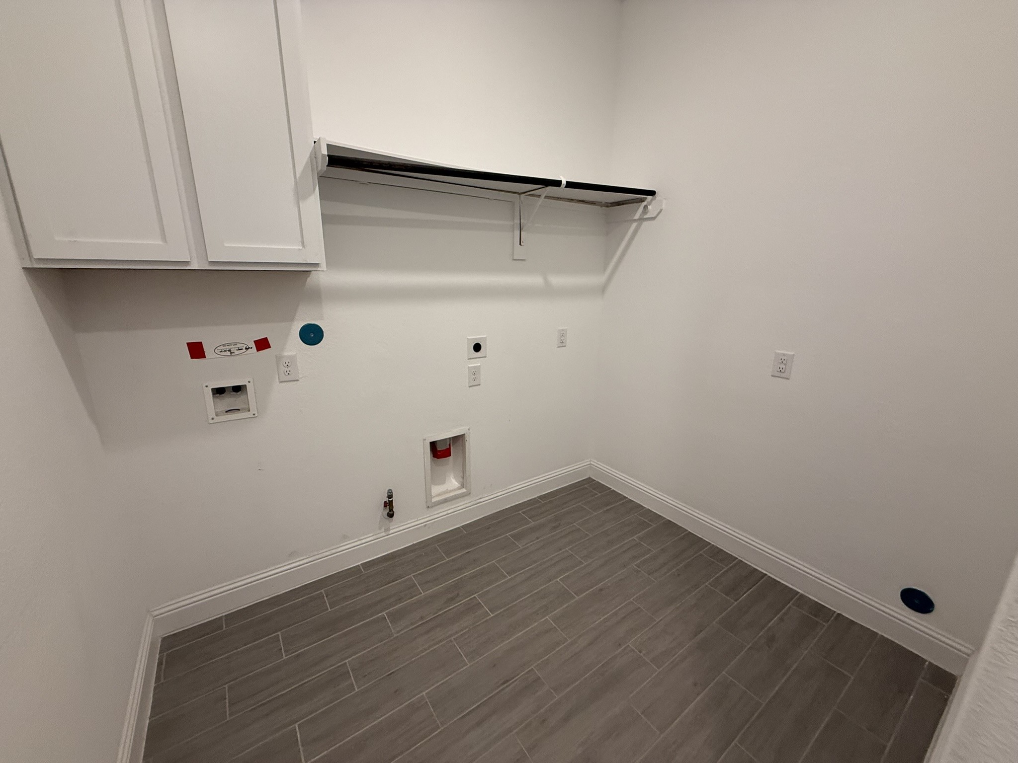 7802 Wayman Pass Fulshear, TX 77441 - Photo 24 of 50 a view of utility room