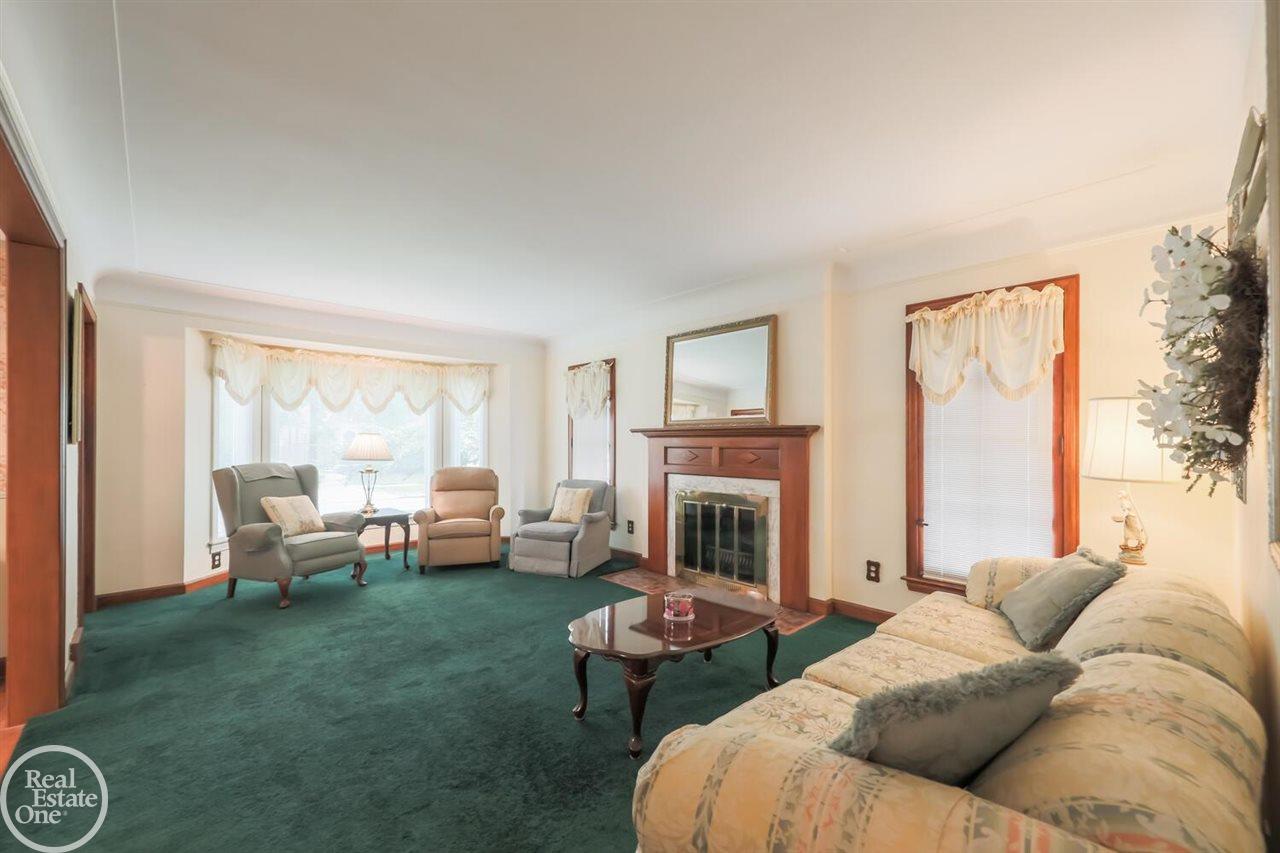 404 Cloverly Road Grosse Pointe, MI 48236 - Photo 14 of 37 50074471-13.JPG