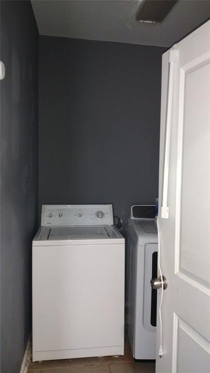 136 Hill Street Commerce, GA 30529 - Photo 24 of 27 a utility room with dryer and washer