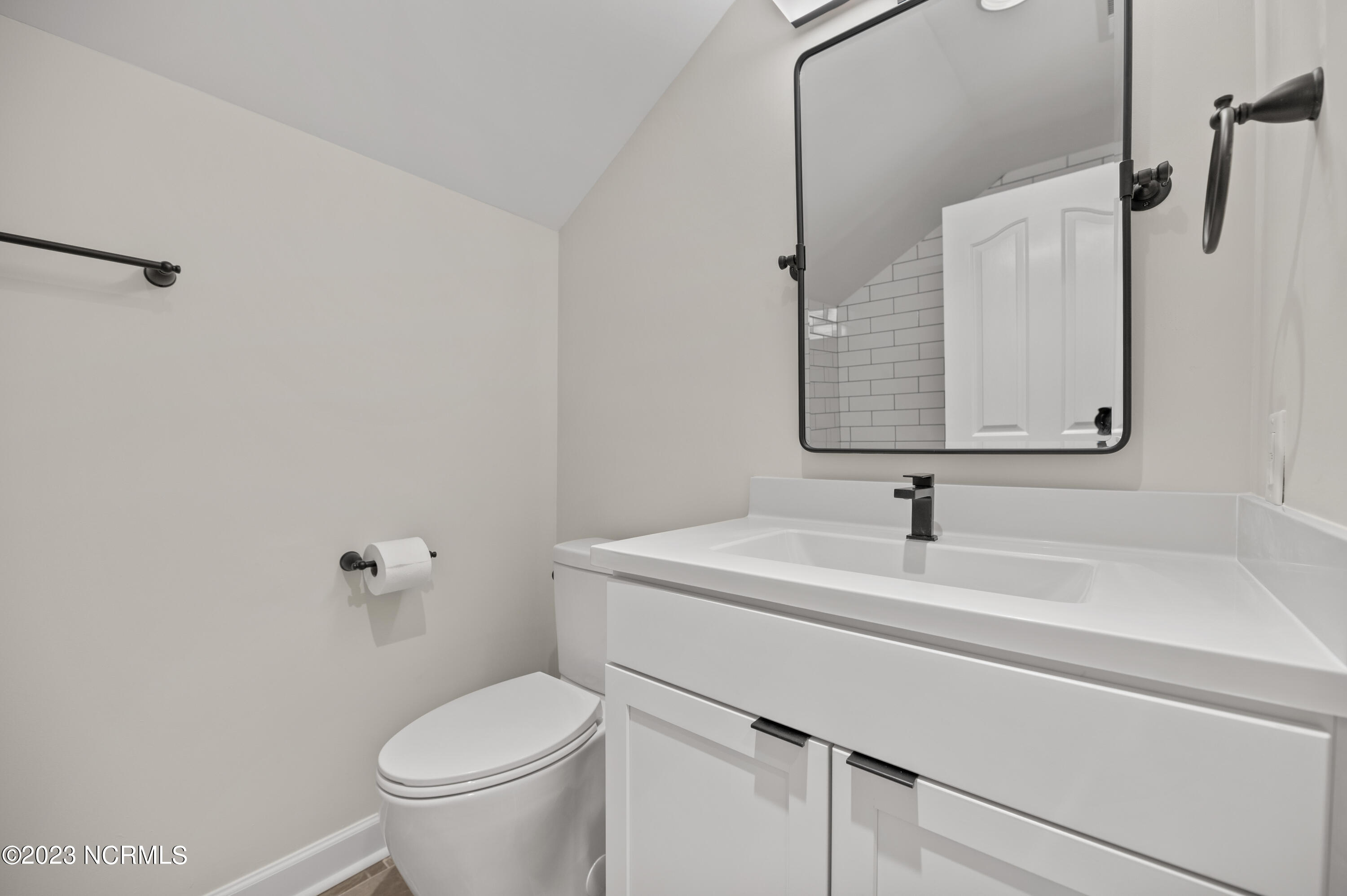40 Hillcrest Road Pinehurst, NC 28374 - Photo 51 of 67 Upstairs Bathroom