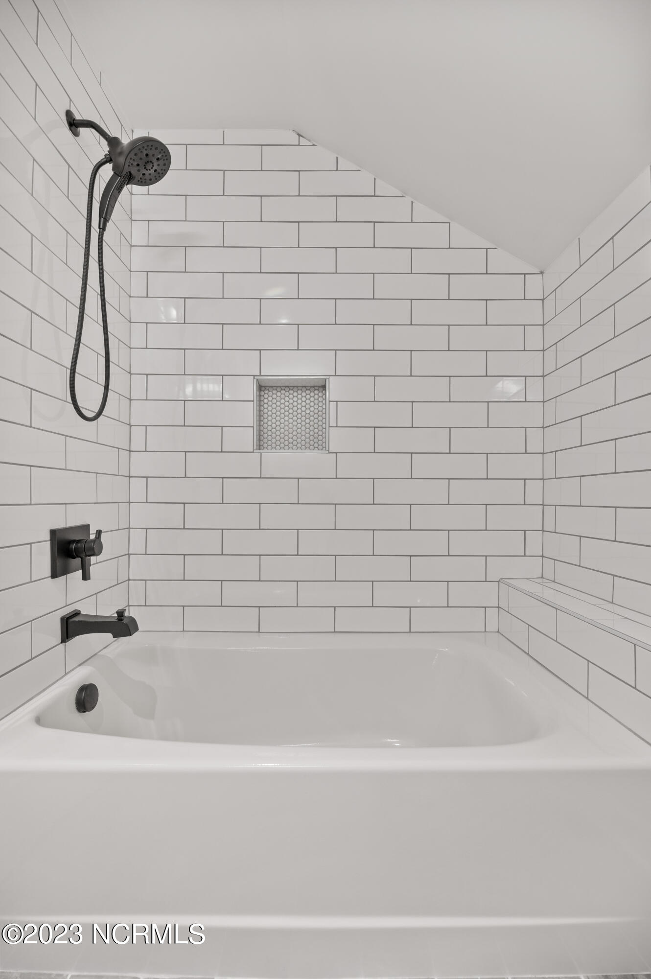 40 Hillcrest Road Pinehurst, NC 28374 - Photo 67 of 67 Upstairs Bathroom