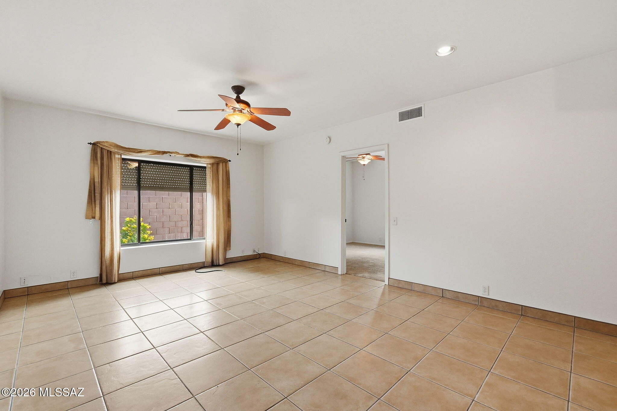 1125 East Kleindale Road Tucson, AZ 85719 - Photo 35 of 49 a view of an empty room with a window