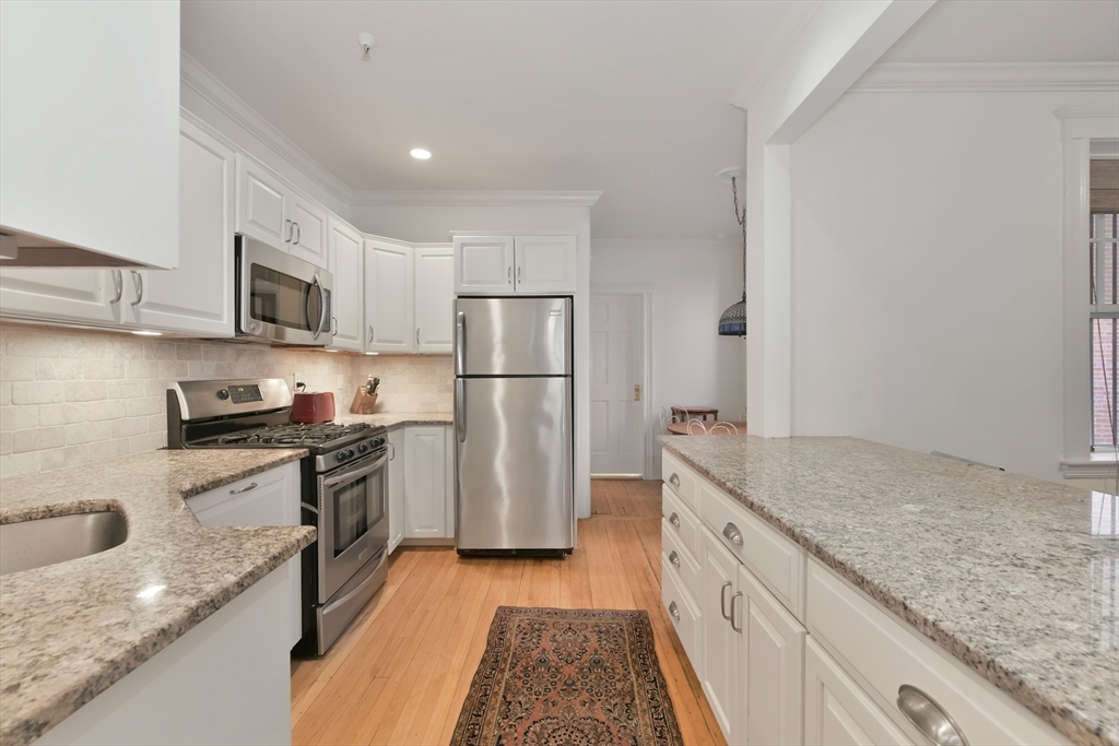 140 Commonwealth Avenue, Unit 7 Chestnut Hill, MA 02467 - Photo 3 of 18