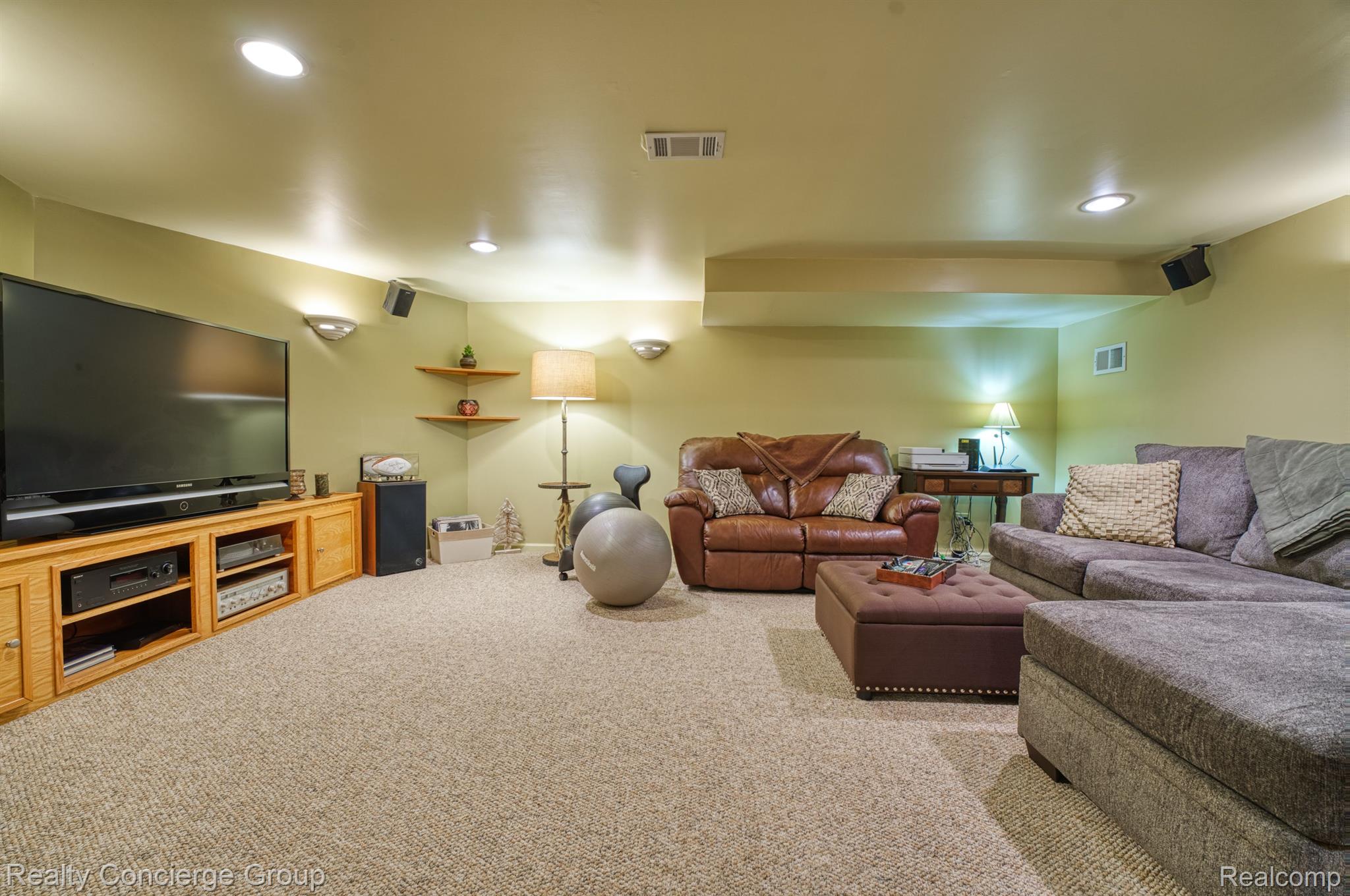 7170 Cowell Road Brighton, MI 48116 - Photo 24 of 38 Massive family room for relaxing or entertaining