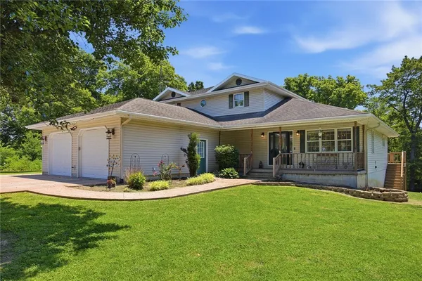 $387,500 | 169 Highway 128, Cowden, IL 62422