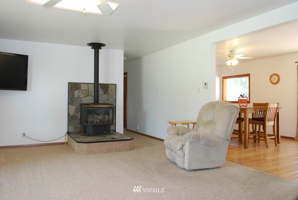 7825 186th Avenue Southwest Rochester, WA 98579 - Photo 3 of 16