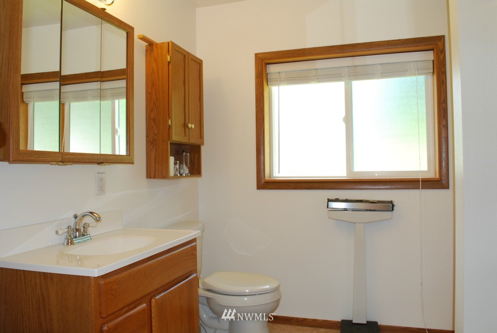 7825 186th Avenue Southwest Rochester, WA 98579 - Photo 8 of 16