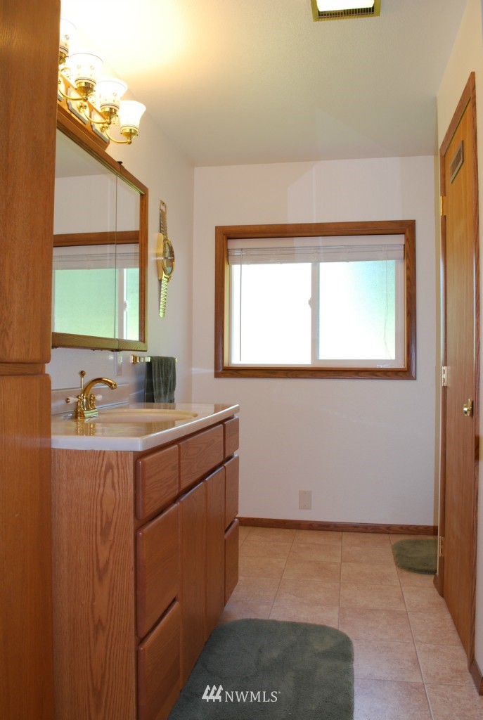 7825 186th Avenue Southwest Rochester, WA 98579 - Photo 10 of 16