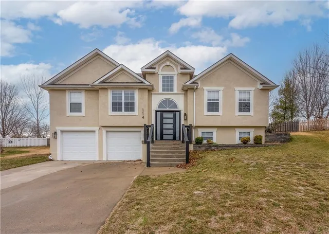 $365,000 | 114 Deerfield Drive, Warrensburg, MO 64093