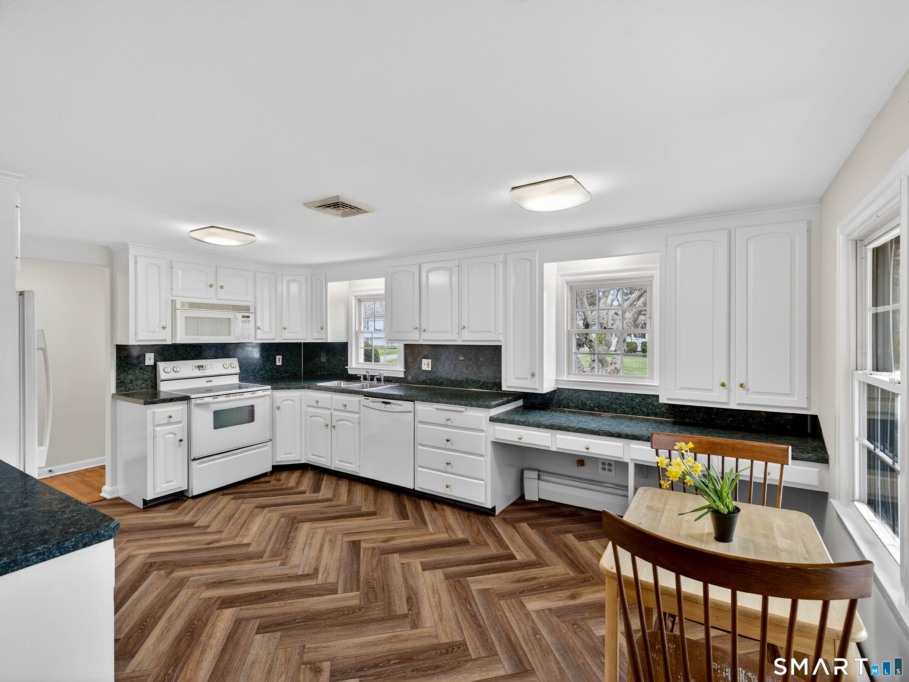 15 Buell Court Clinton, CT 06413 - Photo 11 of 29 Plenty of cabinet and counter space in this kitchen.