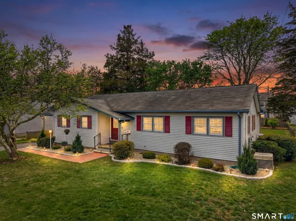 $595,000 | 15 Buell Court, Clinton, CT 06413