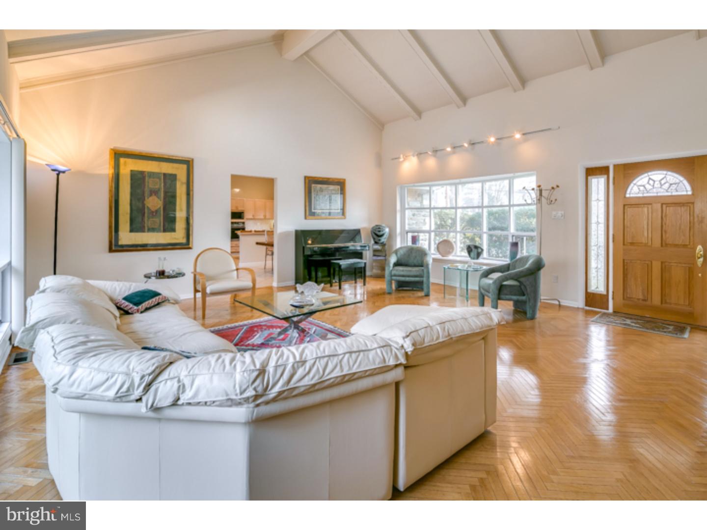 175 Rolling Road Bala Cynwyd, PA 19004 - Photo 3 of 20 Living Room