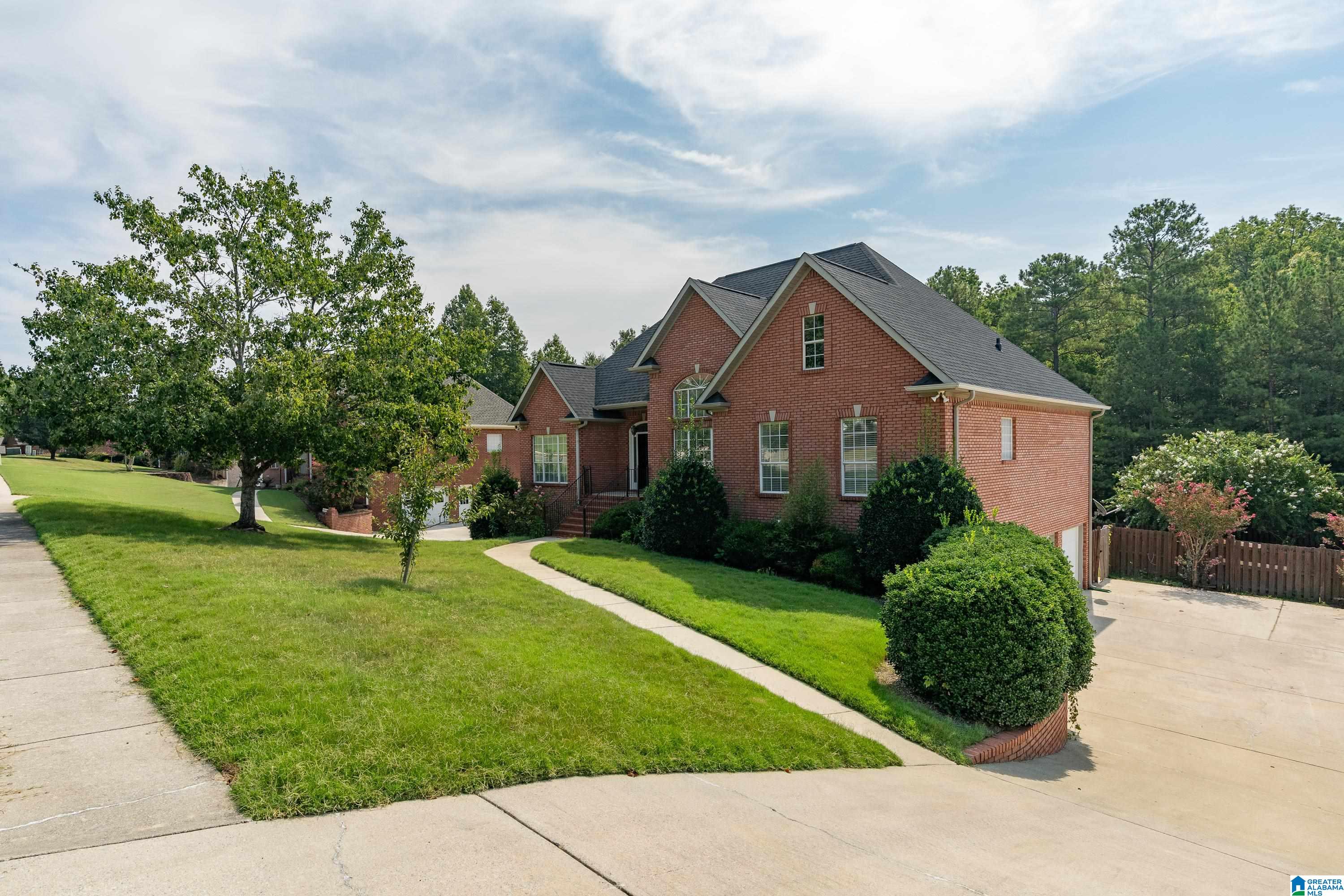 360 Lane Park Trail Alabaster, AL 35114 - Photo 1 of 40