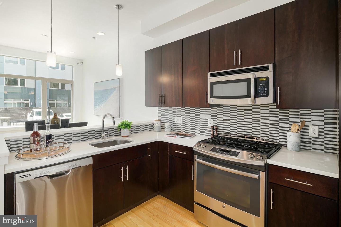 1129 Hope Street Philadelphia, PA 19123 - Photo 2 of 27