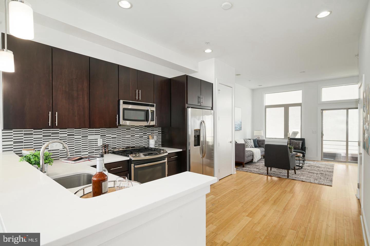 1129 Hope Street Philadelphia, PA 19123 - Photo 4 of 27