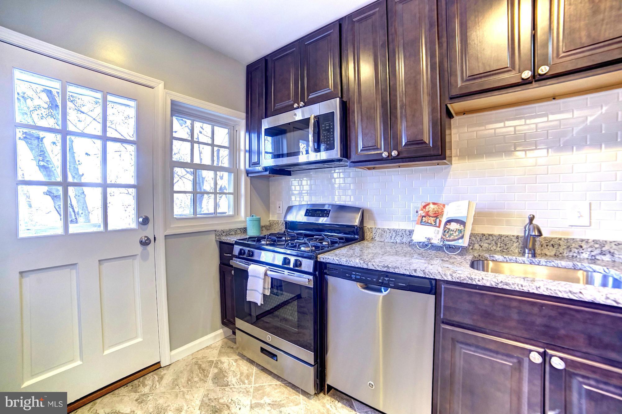 1302 Northview Road Baltimore, MD 21218 - Photo 7 of 20 Designer Tile Backslpash