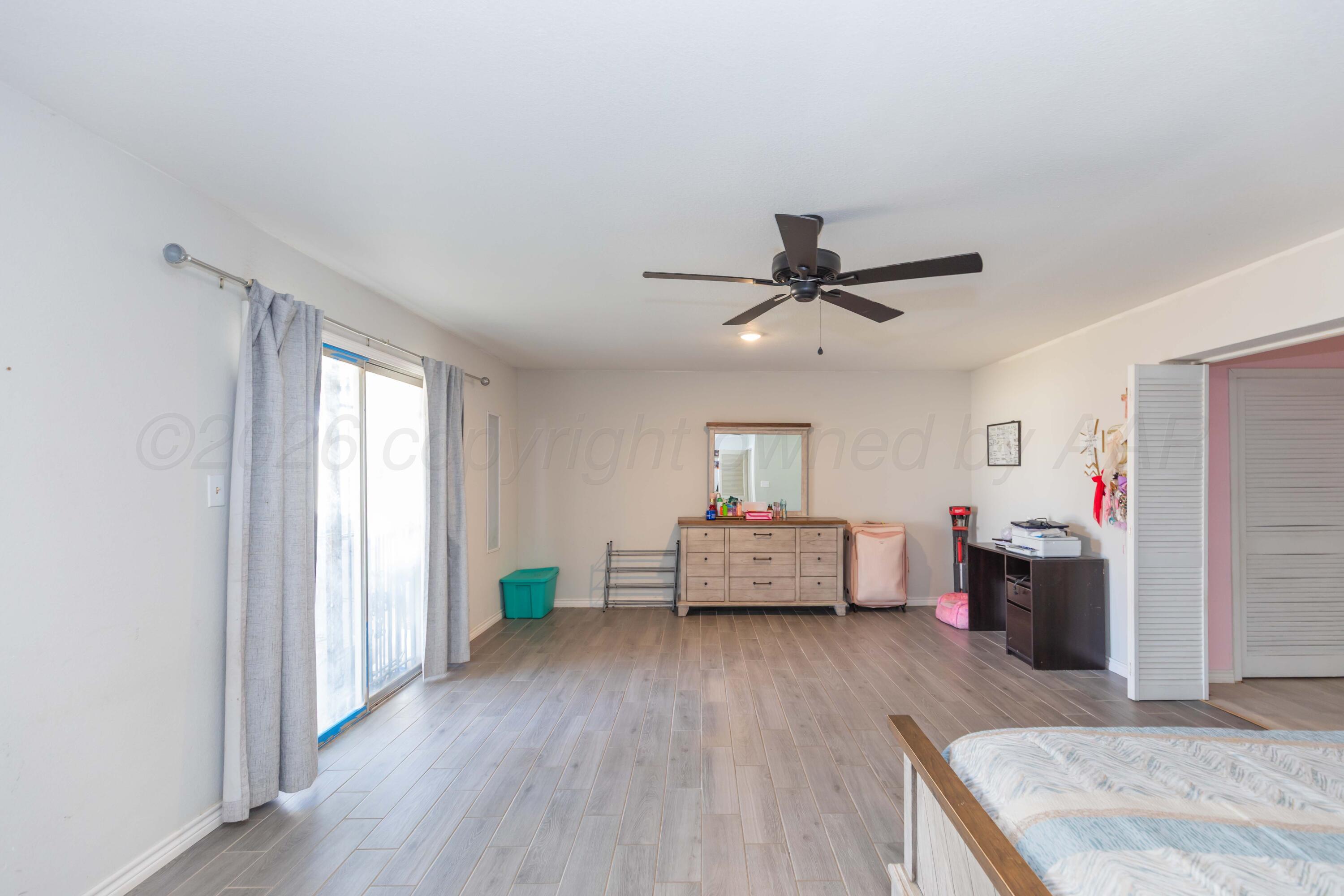 905 North Travis Street Amarillo, TX 79107 - Photo 20 of 42 a living room with furniture and wooden floor