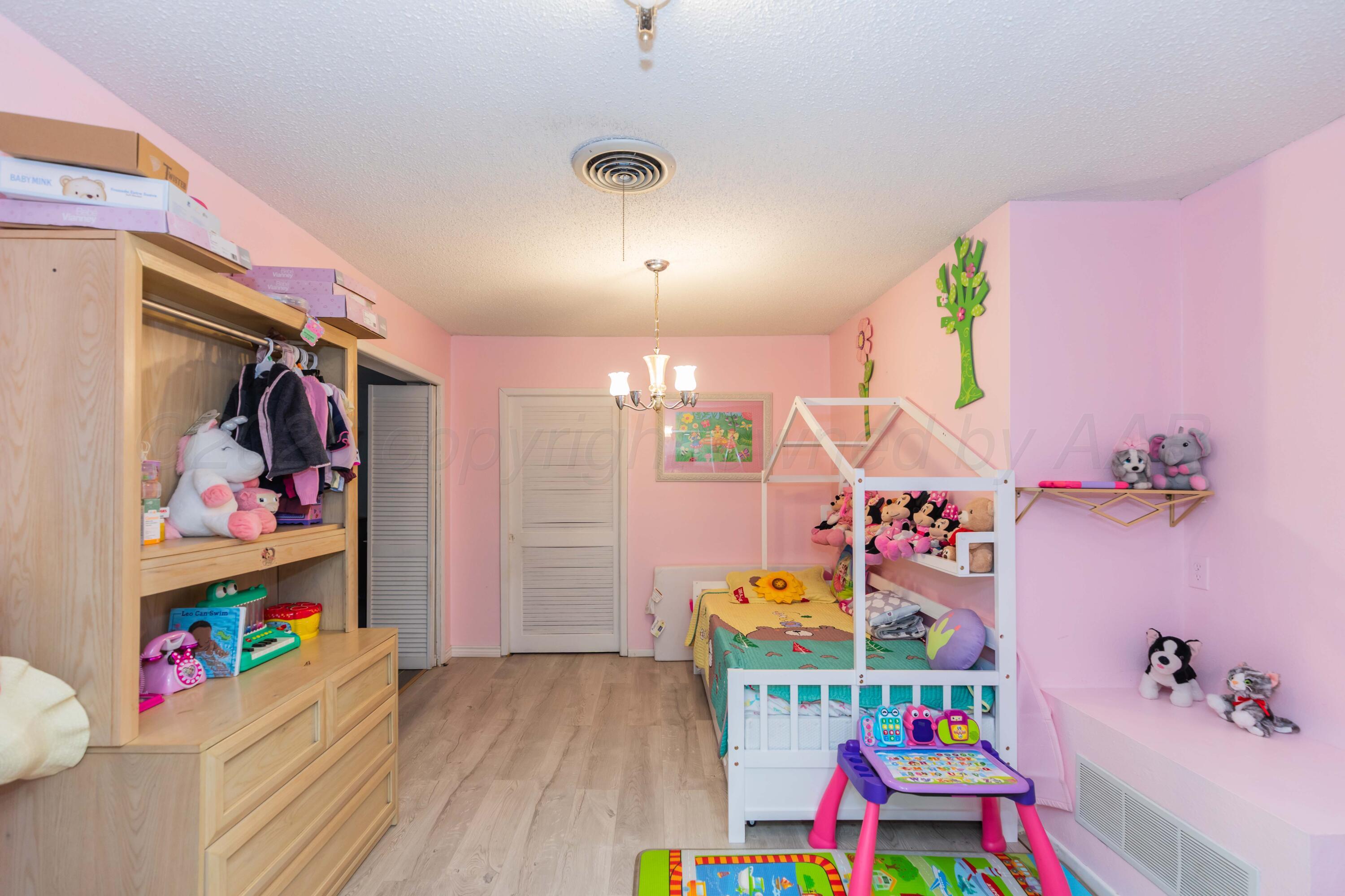 905 North Travis Street Amarillo, TX 79107 - Photo 33 of 42 an empty room with toys and toys