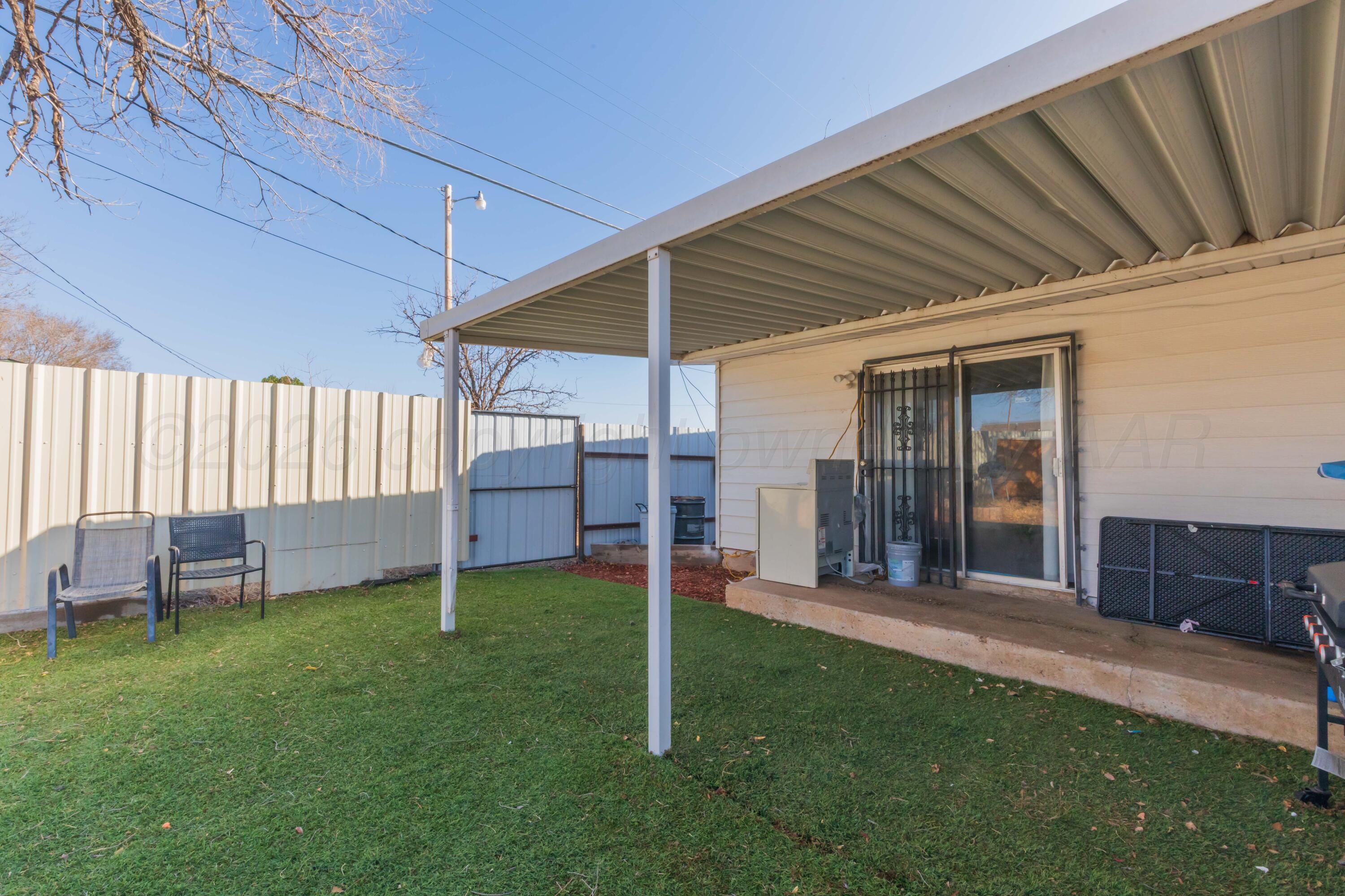 905 North Travis Street Amarillo, TX 79107 - Photo 37 of 42 a view of a backyard