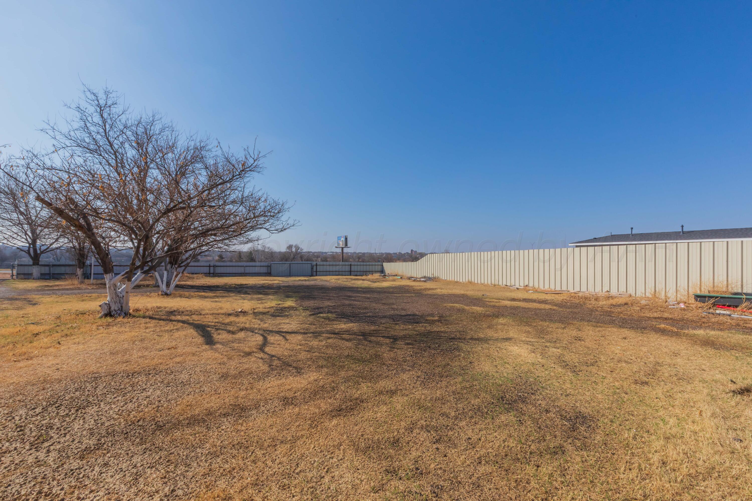 905 North Travis Street Amarillo, TX 79107 - Photo 39 of 42 a view of an ocean and a yard