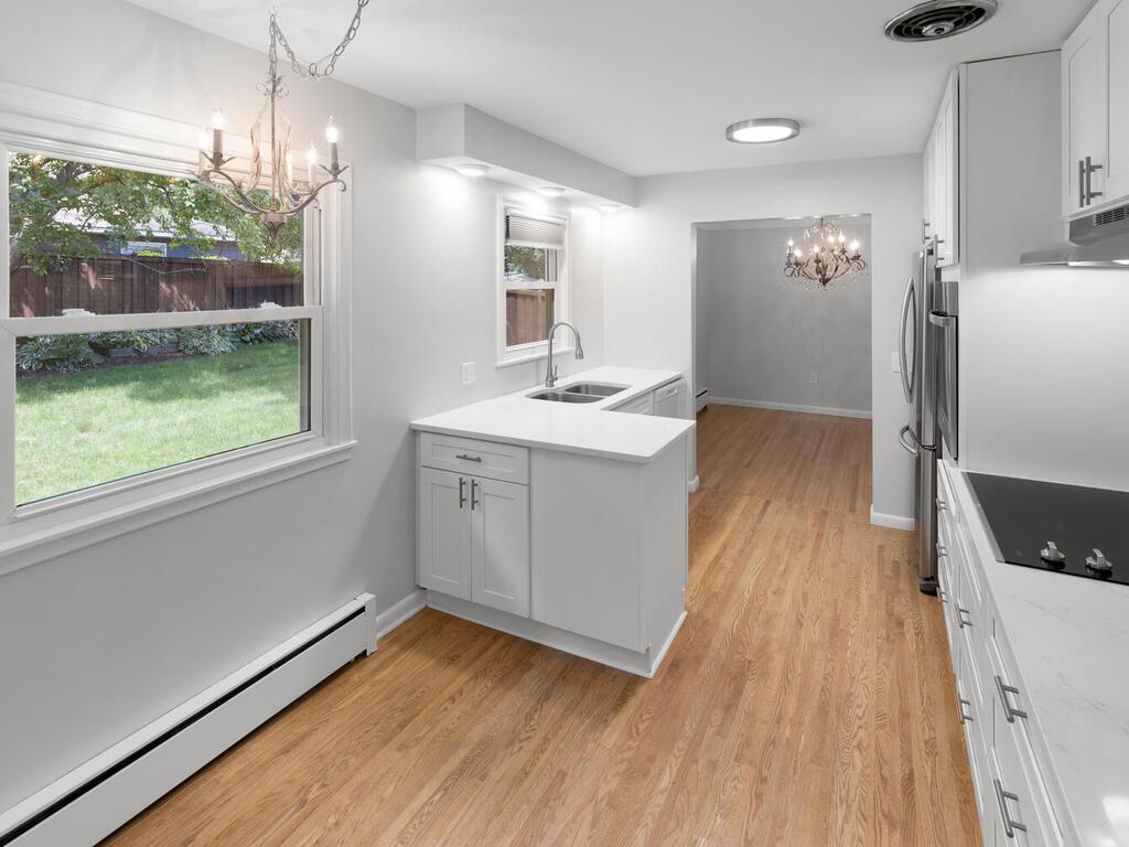 4820 Williston Road Minnetonka, MN 55345 - Photo 11 of 38