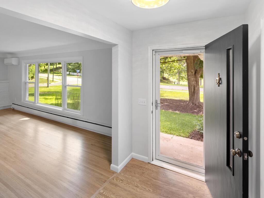 4820 Williston Road Minnetonka, MN 55345 - Photo 4 of 38