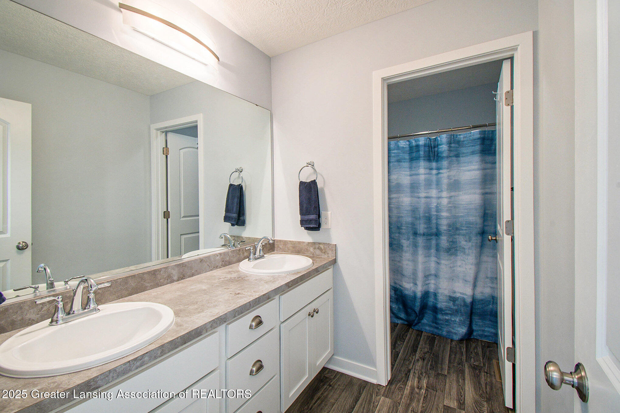 2005 West Herbison Road Dewitt, MI 48820 - Photo 31 of 45 2005 W Herbison. Full Bathroom