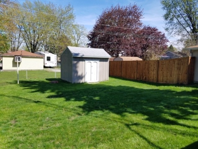 10631 Austin Avenue Chicago Ridge, IL 60415 - Photo 22 of 24 a view of a back yard of the house